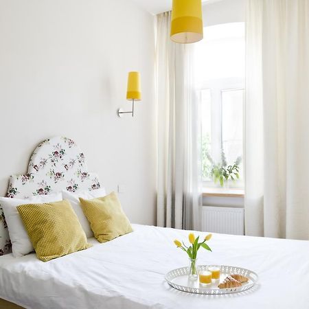 Bright Apartment In Old Town By Urban Rent Вильнюс Экстерьер фото