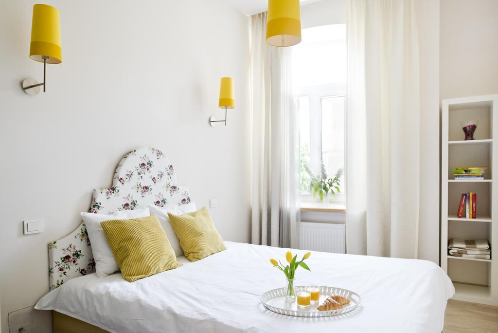Bright Apartment In Old Town By Urban Rent Вильнюс Экстерьер фото